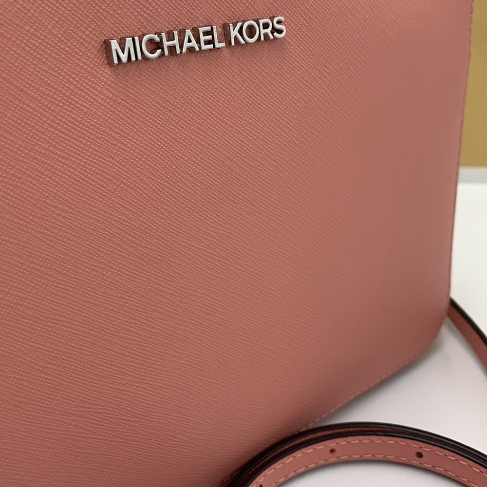 Michael Kors Jet Set Item Large East West Zip Crossbody Leather Primrose 
NWT - Picture 14 of 16